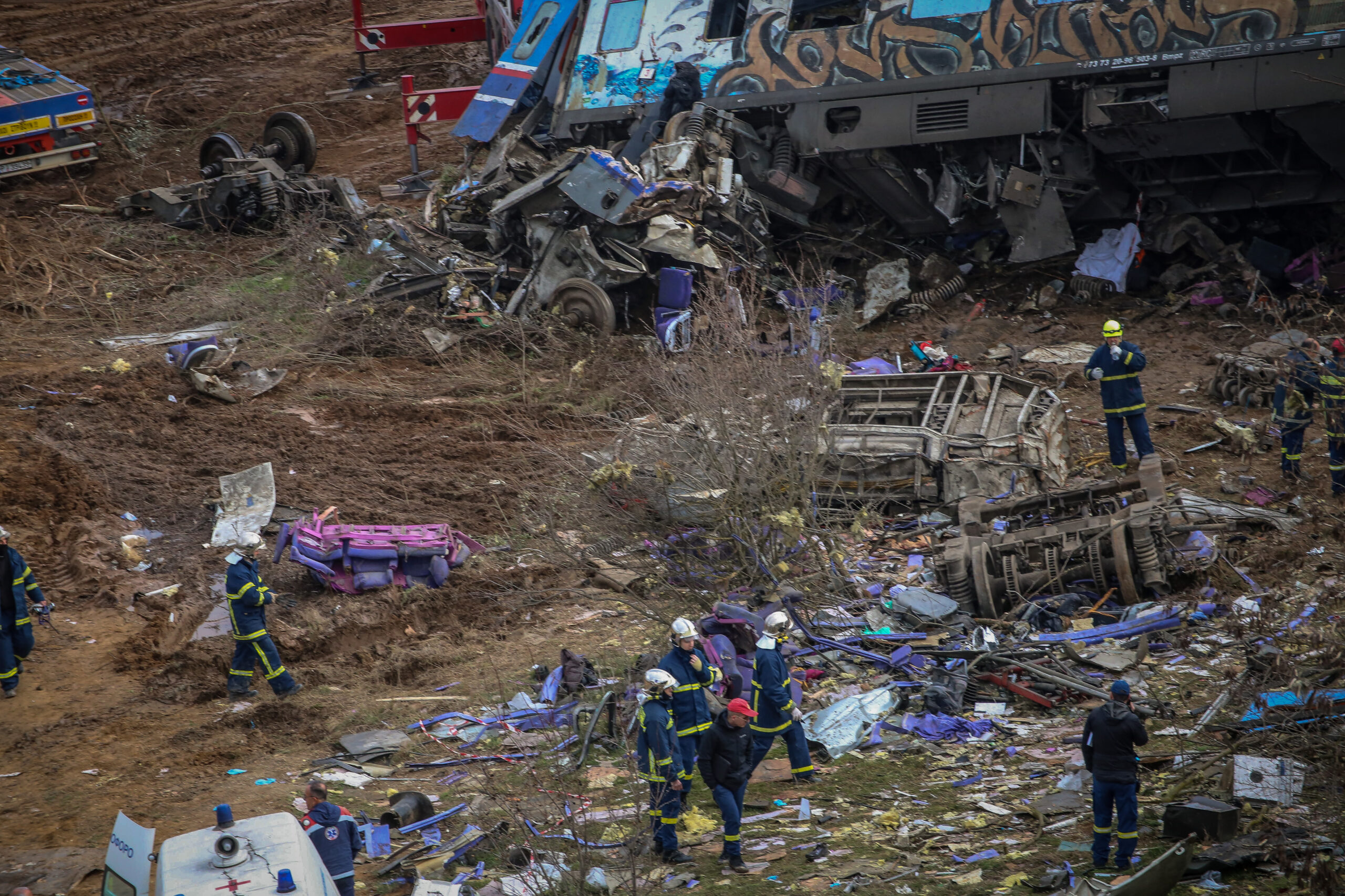 Live – Σύγκρουση τρένων στα Τέμπη: Εθνική τραγωδία με τουλάχιστον 36 νεκρούς – Τριήμερο εθνικό πένθος