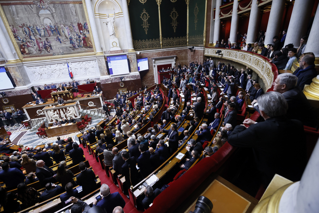 Γαλλία: Αντίστροφη μέτρηση για τη συζήτηση των προτάσεων μομφής – Τι προβλέπεται