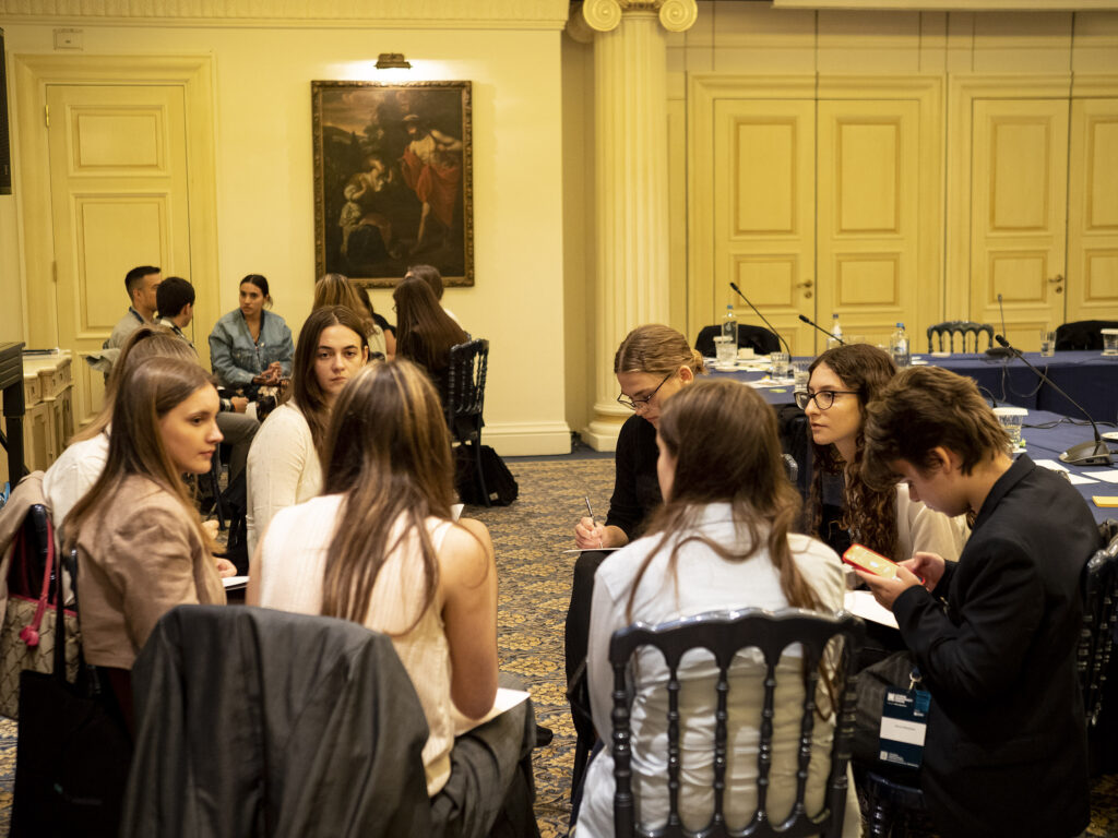 1ο παγκόσμιο Τeens Athens Democracy Forum: Οι έφηβοι συζητούν για τη δημοκρατία